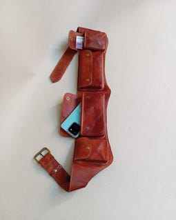 Genuine Leather Fanny Pack – Unisex – Adjustable – Multi-pocket – Practical and Elegant